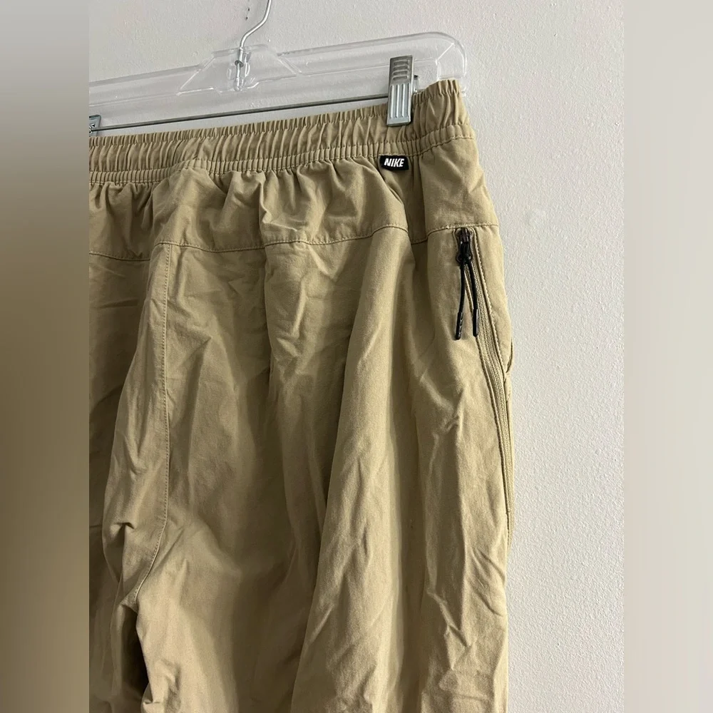Nike Men's Woven Commuter Trousers - Picture 9 of 11